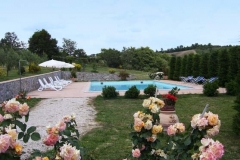 agriturismo-umbria-con-piscina